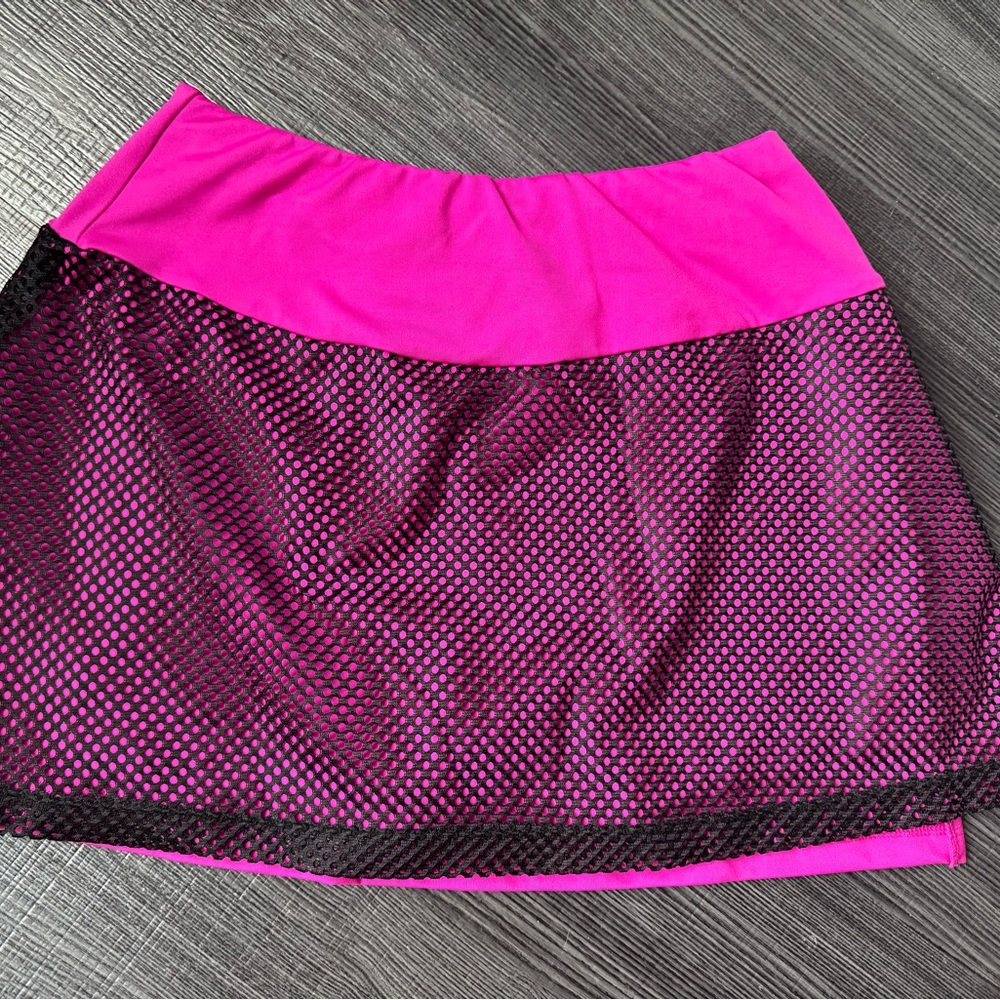 Fuchia tennis skirt w fishnet overlay- XS built in shorts and ball pocket